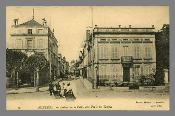 32. Auxerre. Entrée de la ville, dite Porte du Temple Toulot ND Phot Auxerre