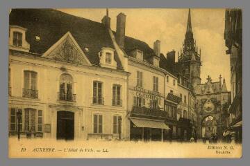 19. Auxerre. L'Hôtel de Ville L.L. N. G.