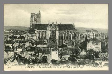 100. Auxerre. La Cathédrale, vue prise de l'Église Saint-Pierre Toulot ND Phot Auxerre
