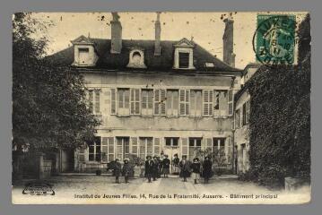 Institut de jeunes filles, 14, rue de la Fraternité, Auxerre. Bâtiment principal A. Breger frères Paris
