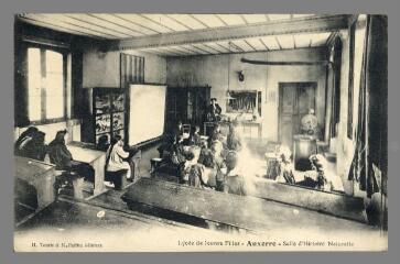 Lycée de Jeunes Filles. Auxerre. Salle d'Histoire Naturelle H. Tourte et M. Petitin