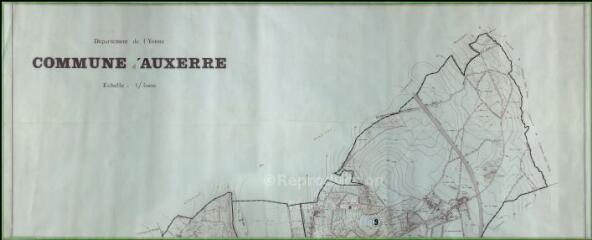 « Département de l'Yonne, commune d'Auxerre, échelle 1:5 000e » Plan topographique de la commune d'Auxerre en 3 feuilles horizontales (nord milieu et sud) avec indication des quartiers