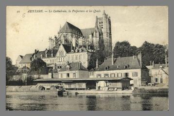 1 vue  - 92. Auxerre. La Cathédrale, la Préfecture et les Quais (ouvre la visionneuse)