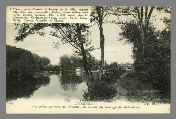 1 vue  - 105. Auxerre. Vue prise au bord de l\'Yonne, en amont du barrage du Bâtardeau (ouvre la visionneuse)
