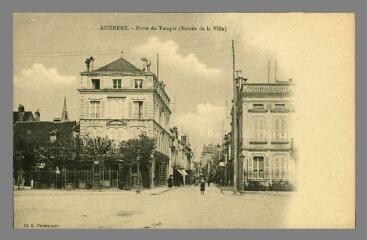1 vue  - Auxerre. Porte du Temple (Entrée de la Ville) (ouvre la visionneuse)