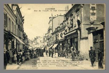 1 vue  - 153. Auxerre. Rue du Temple, le Café Chaucuard (ouvre la visionneuse)