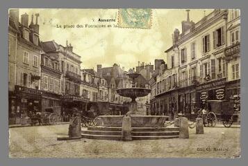 1 vue  - 7. Auxerre. La Place des Fontaines et rue du Temple (ouvre la visionneuse)