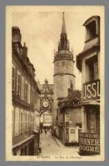 1 vue  - Auxerre. La rue de l\'Horloge (ouvre la visionneuse)