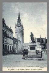 1 vue  - Auxerre. La Statue de Fourier et la Tour de l\'Horloge (ouvre la visionneuse)