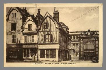 1 vue  - Auxerre. Vieilles Maisons Place du marché (ouvre la visionneuse)