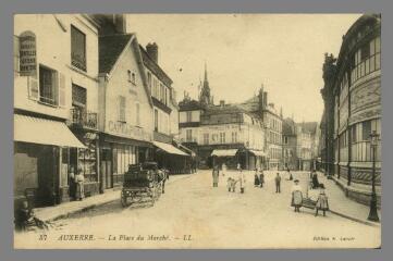 1 vue  - 57 Auxerre. La Place du Marché (ouvre la visionneuse)