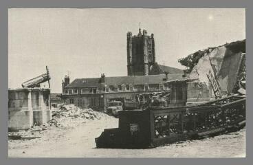 1 vue  - Auxerre 1975. Démolition du Marché couvert (n° 4/8) (ouvre la visionneuse)