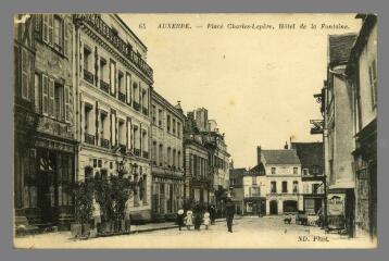 1 vue  - 64. Auxerre. Place Charles Lepère et Hôtel de la Fontaine (ouvre la visionneuse)