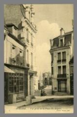 1 vue  - Auxerre. Vue prise de la place Charles Lepère (ouvre la visionneuse)