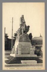 1 vue  - 23. Auxerre. Statue de Charles Surugue, ancien Maire d\'Auxerre (ouvre la visionneuse)
