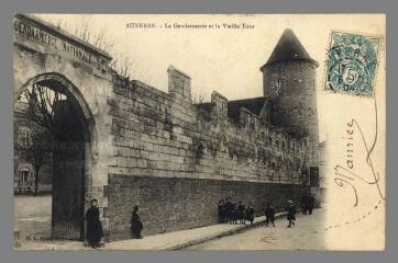 1 vue  - Auxerre. La Gendarmerie et la Vieille Tour (ouvre la visionneuse)