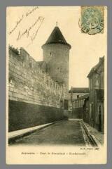 1 vue  - Auxerre. Tour de Brunehaut, gendarmerie (ouvre la visionneuse)