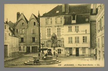 1 vue  - 114. Auxerre. Place Saint-Nicolas (ouvre la visionneuse)