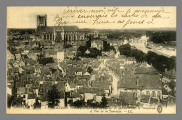 1 vue  - 3. Auxerre. Vue générale prise du clocher de St-Pierre vers la Cathédrale et Pont de la Tournelle (ouvre la visionneuse)