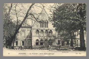 1 vue  - 86. Auxerre. La Préfecture, ancien Palis Épiscopal (ouvre la visionneuse)