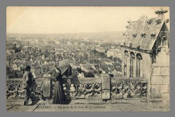1 vue  - 94. Auxerre. Vue prise de la Tour de la Cathédrale (ouvre la visionneuse)