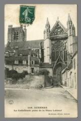 1 vue  - 206. Auxerre. La cathédrale prise de la Place Leboeuf (ouvre la visionneuse)
