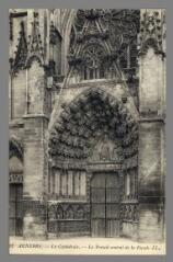 1 vue  - 32. Auxerre. La Cathédrale, Portail central de la Façade (ouvre la visionneuse)