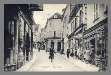 1 vue  - Auxerre. Rue Joubert (ouvre la visionneuse)