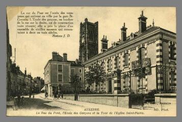 1 vue  - 136. Auxerre. La rue du Pont, l\'Ecole des Garçons et la Tour de l\'Église Saint-Pierre (ouvre la visionneuse)