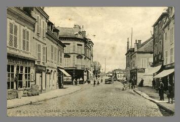 1 vue  - 135. Auxerre. Bas de rue du Pont (ouvre la visionneuse)