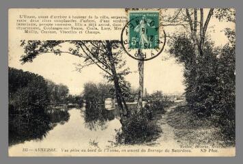 1 vue  - 105. Auxerre. Vue prise au bord de l\'Yonne, en amont du Barrage du Bâtardeau (ouvre la visionneuse)