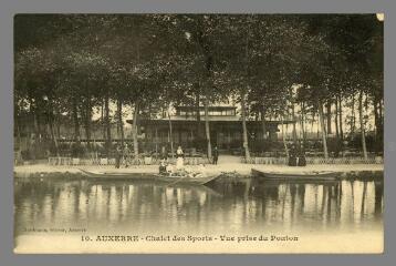 1 vue  - 10. Auxerre. Chalet des Sports, vue prise du ponton (ouvre la visionneuse)