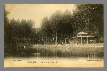 1 vue  - Auxerre. Vue prise à l\'Arbre Sec (n° 1) (ouvre la visionneuse)