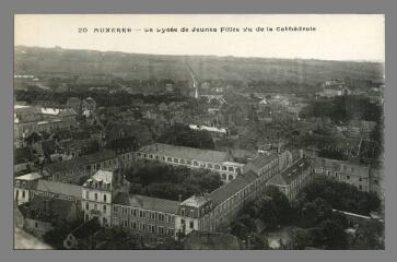 1 vue  - 20. Auxerre. Le Lycée de Jeunes Filles vu de la Cathédrale (ouvre la visionneuse)