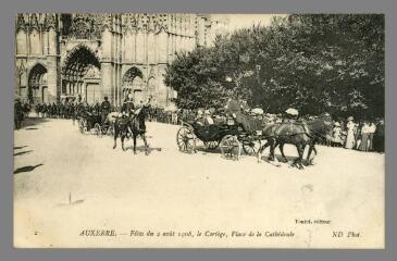 1 vue  - 2. Auxerre. Fêtes du 2 août 1908, le cortège, place de la Cathédrale (ouvre la visionneuse)