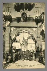 1 vue  - Auxerre. Fêtes du 2 août 1908, Arc de Triomphe, rue d\'Egleny (ouvre la visionneuse)