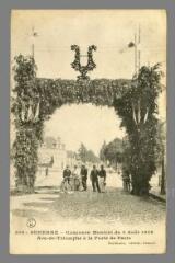 1 vue  - 109. Auxerre. Concours musical de 5 août 1906, Arc de Triomphe à la Porte de Paris (ouvre la visionneuse)