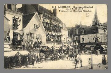 1 vue  - 105. Auxerre. Concours musical de 5 août 1906, Décorations Place du Marché (ouvre la visionneuse)