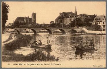 1 vue  - 92. Auxerre. Vue prise en aval du pont de la Tournelle. (ouvre la visionneuse)