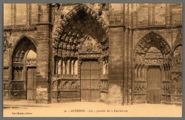 1 vue  - 36. Auxerre. Les 3 portails de la cathédrale. (ouvre la visionneuse)