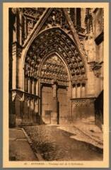 1 vue  - 28. Auxerre. Transept sud de la Cathédrale. (ouvre la visionneuse)