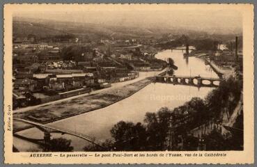1 vue  - Auxerre. La passerelle. Le pont Paul-Bert et les bords de l\'Yonne, vus de la cathédrale. (ouvre la visionneuse)