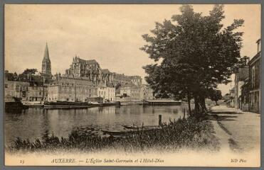 1 vue  - 15. Auxerre. L\'église Saint-Germain et Hôtel-Dieu. (ouvre la visionneuse)