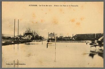 1 vue  - Auxerre. La crue de 1910. Avenue du pont de la Tournelle. (ouvre la visionneuse)