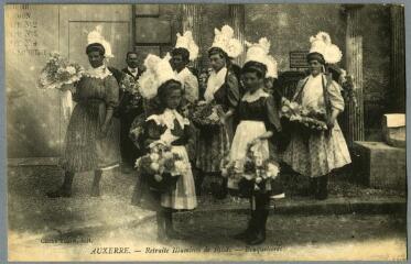 1 vue  - Auxerre. Retraite Illuminée de 1908. Bouquetières. (ouvre la visionneuse)
