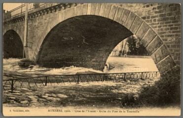 1 vue  - Auxerre, 1910. Crue de l\'Yonne. Arche du pont de la Tournelle. (ouvre la visionneuse)