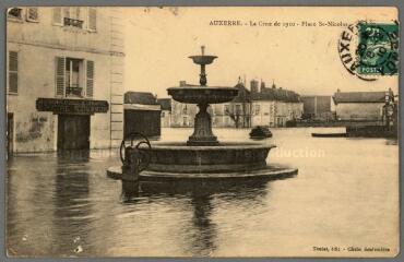1 vue  - Auxerre. La crue de 1910. Place Saint Nicolas. (ouvre la visionneuse)