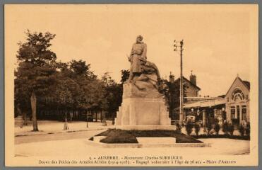 1 vue  - 5. Auxerre. Monument Charles Surugue. Doyen des Poilus des armées alliées (1914-1918). Engagé volontaire à l\'age de 76 ans. Maire d\'Auxerre. (ouvre la visionneuse)