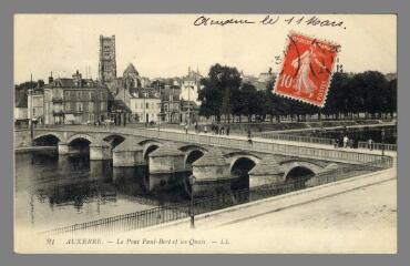 1 vue  - 91. Auxerre. Le Pont Paul-Bert et les quais (ouvre la visionneuse)