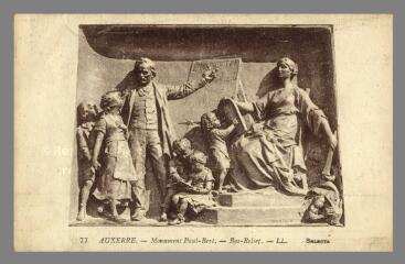 1 vue  - 77. Auxerre. Monument Paul-Bert. Bas Relief (ouvre la visionneuse)